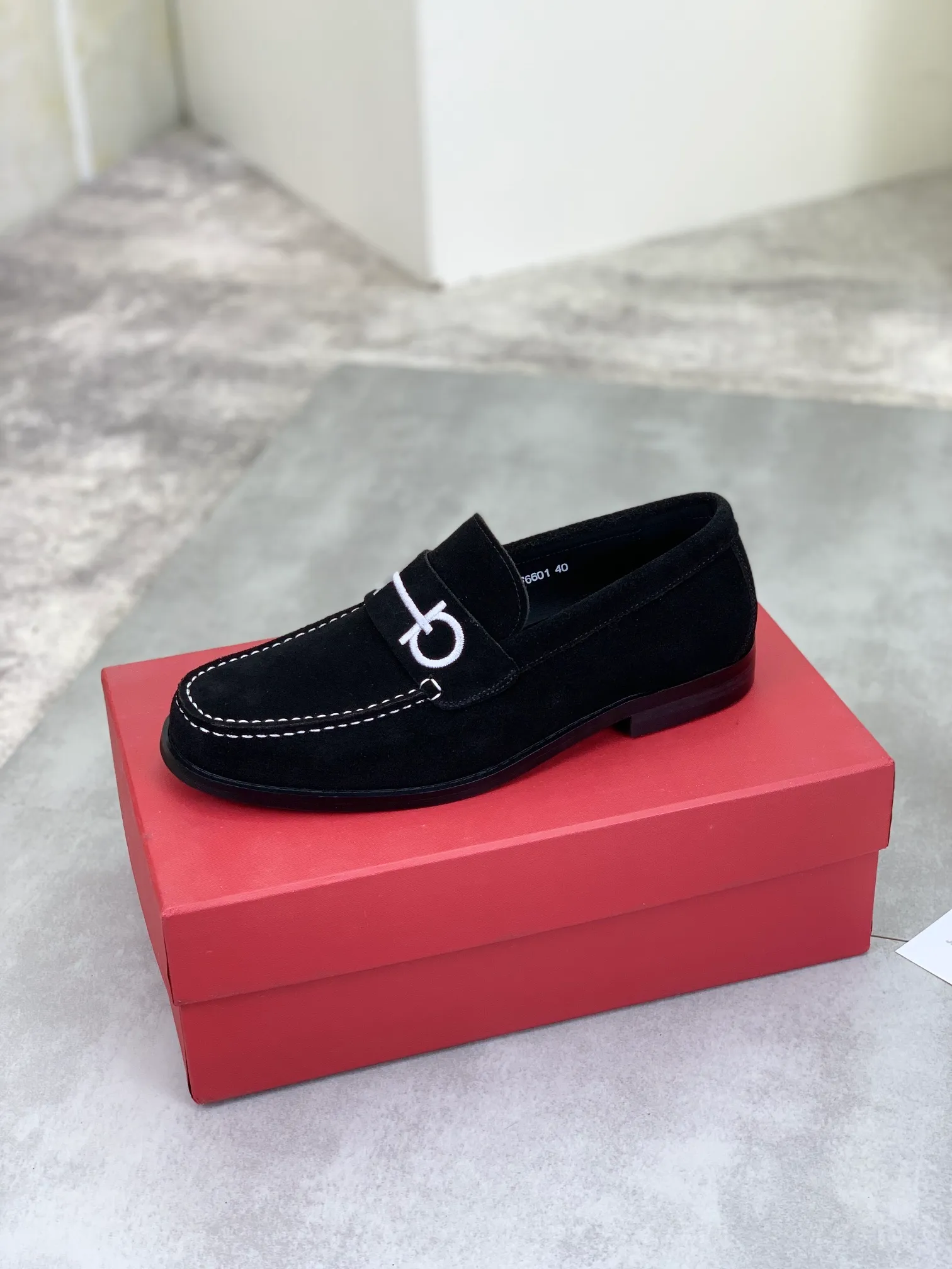 Men's Men's Shoes 💰P460💰[New Style] Water-dyed Niuli 🆘[Salvatore Ferragamo] Ferragamo's latest casual business leather shoes for men! Available at counters simultaneously! The fabric is made of specially imported original calfskin, the lining is made of imported water-dyed cowhide, and the original combination outsole is absolutely luxurious and leads the fashion trend. Matching code: 38-45; 5️⃣ colors available